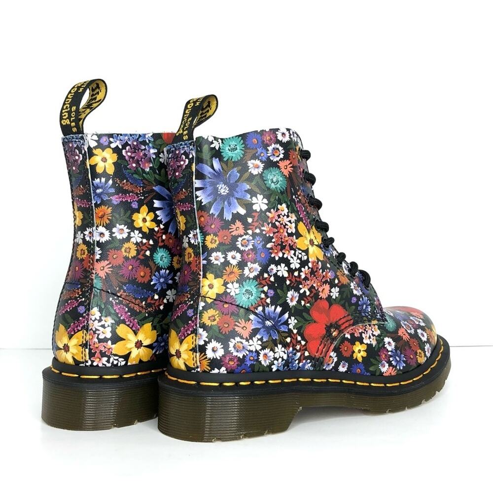 NIB Dr Martens Wanderlust Multi Colored Graphic Floral Lace Up Boots Women’s 6 - Picture 6 of 9